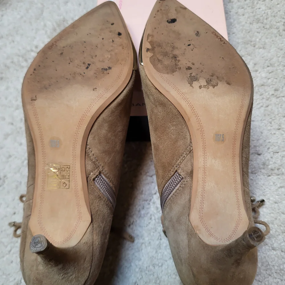 DKNY PELIA Tan Suede Heeled Ankle Boots with Pointed Toe - Size 7